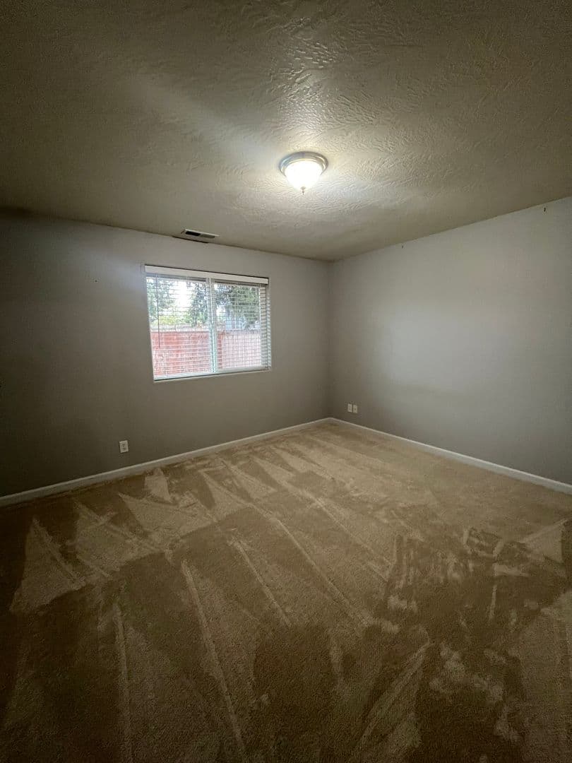 Cottage Grove House: 812 Arthur Ave