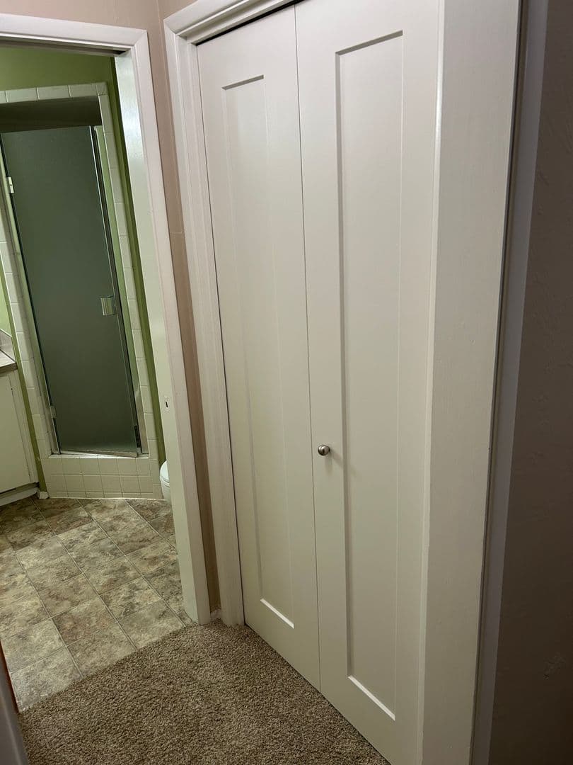 Eugene Apartment: 1945 Kincaid St.