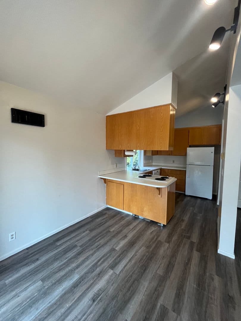 Springfield House: 6897 Thurston Rd