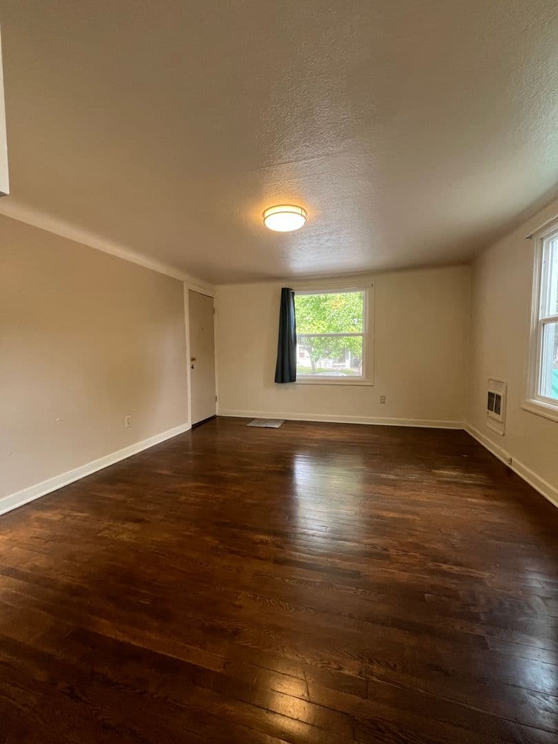 Eugene House: 430 W 12th #2