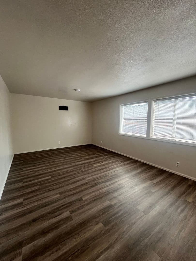 Springfield House: 6897 Thurston Rd