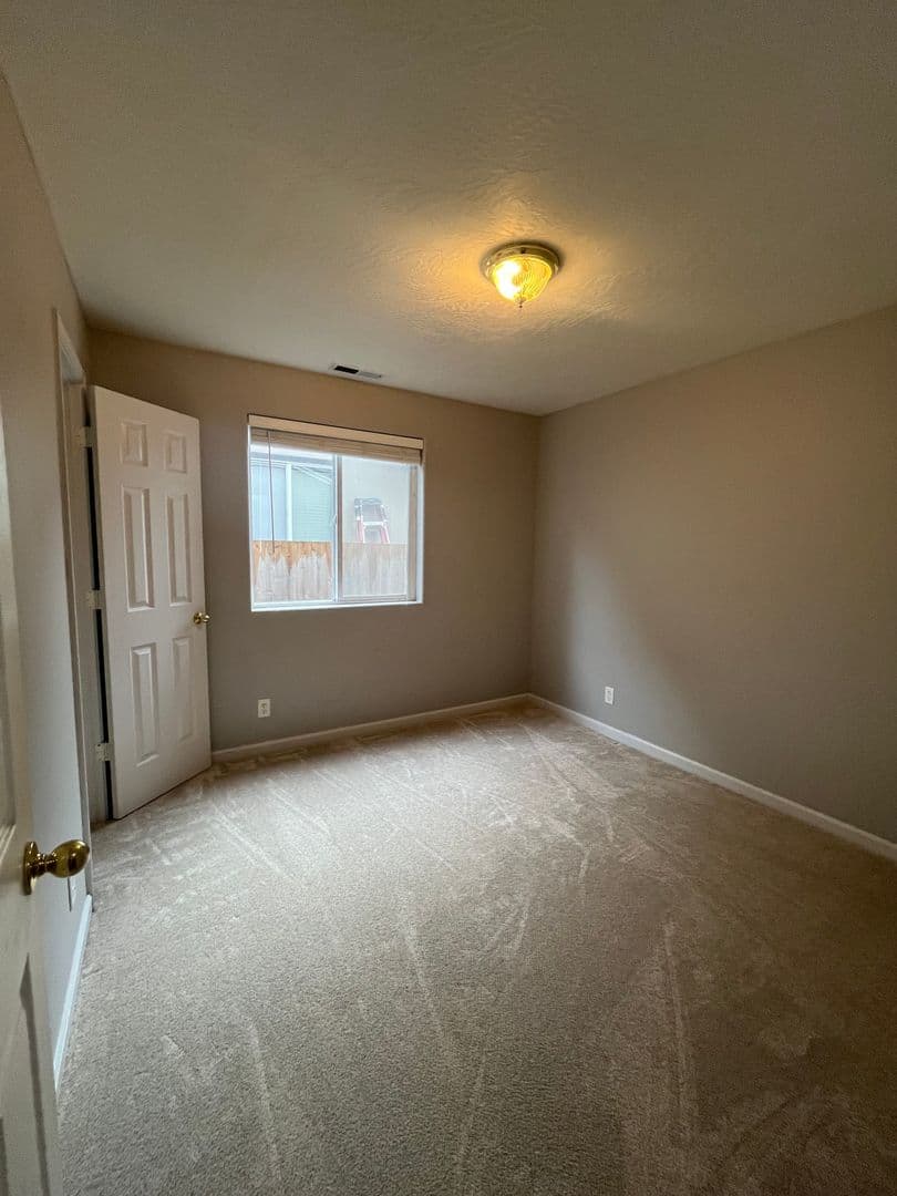 Cottage Grove House: 812 Arthur Ave