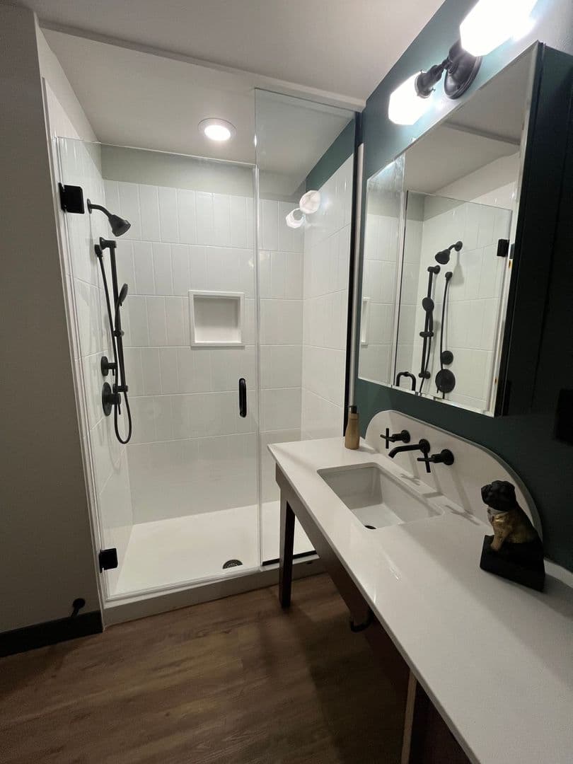 Springfield Apartment: 118 5th St.