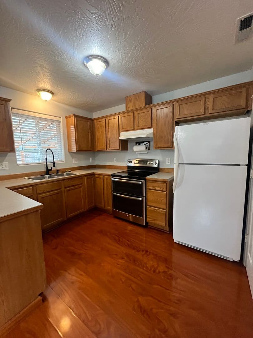 Cottage Grove House: 812 Arthur Ave