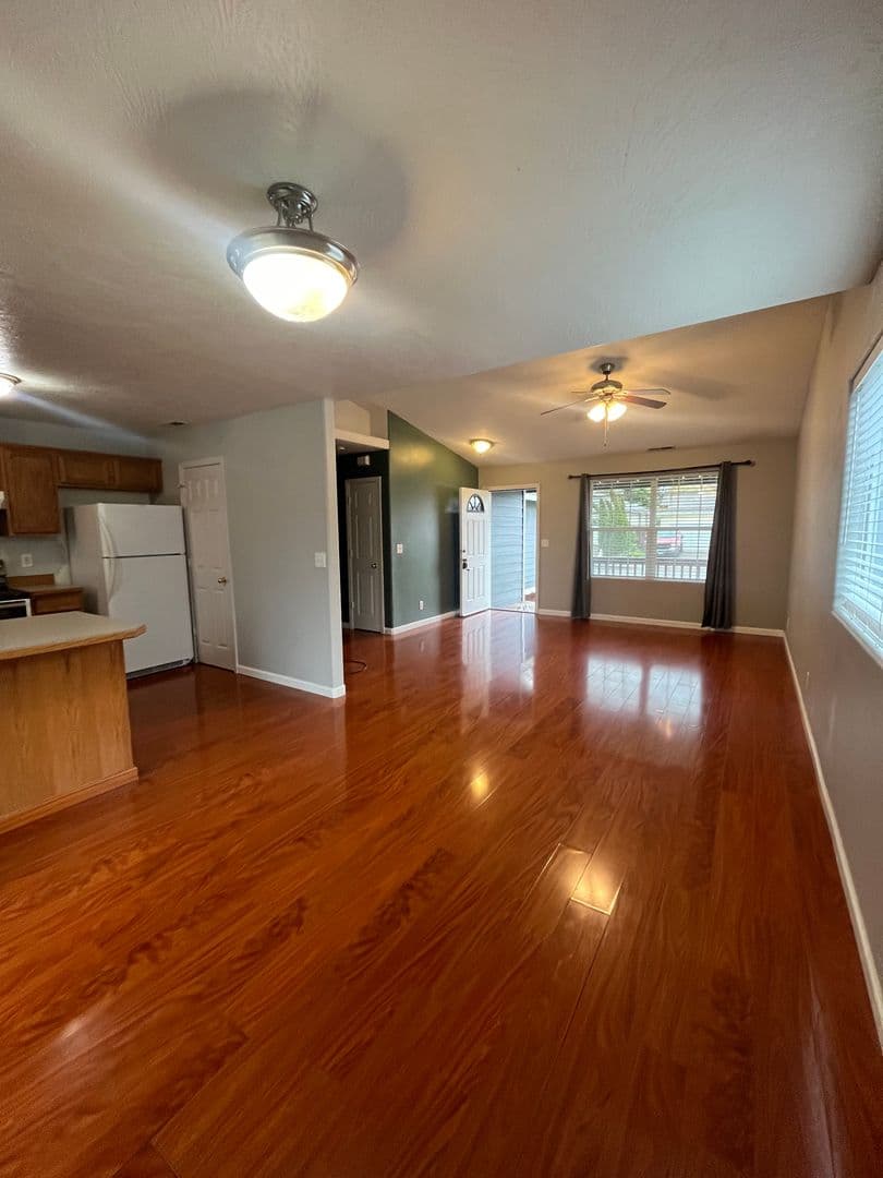 Cottage Grove House: 812 Arthur Ave