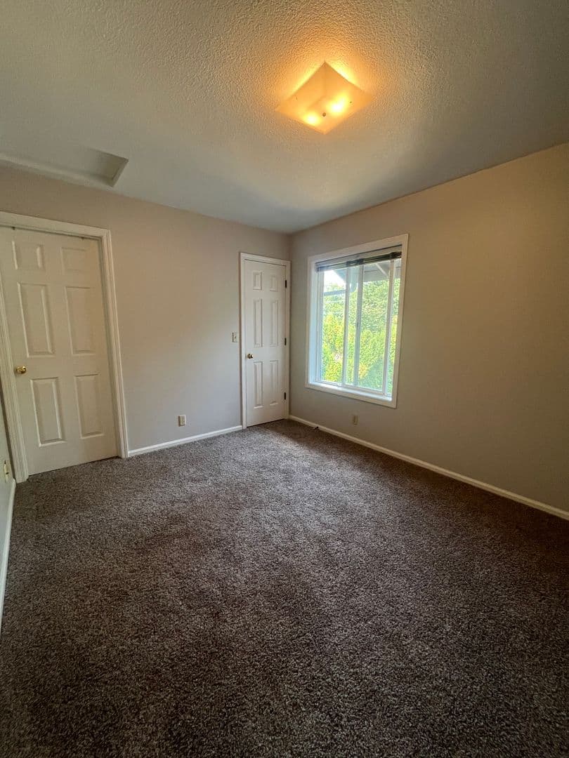 Springfield House: 6897 Thurston Rd