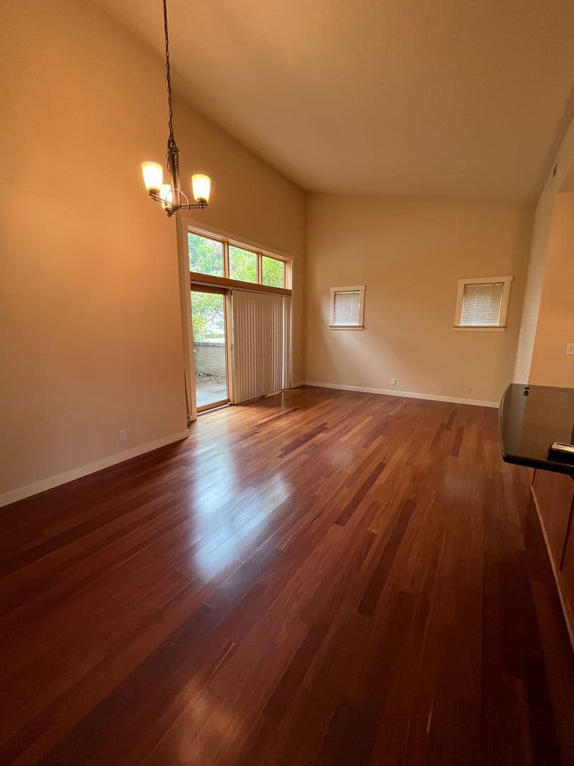 Eugene House: 1445 Perdue Loop