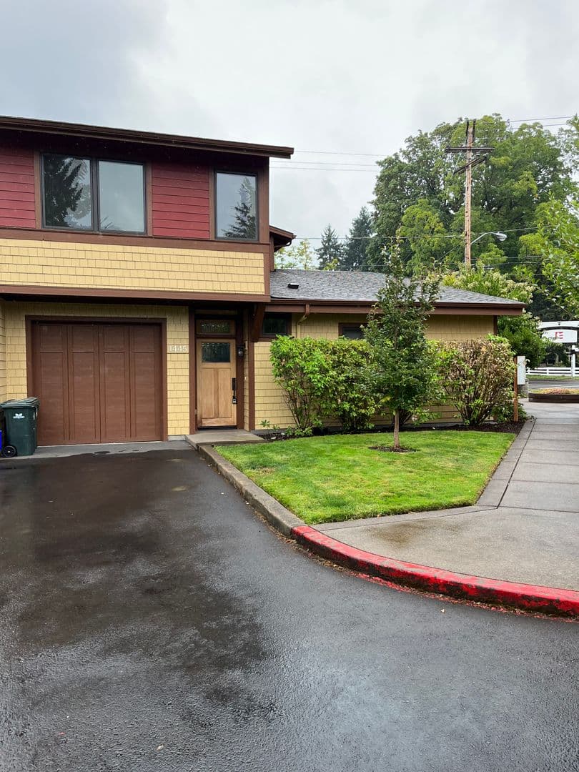 Eugene House: 1445 Perdue Loop