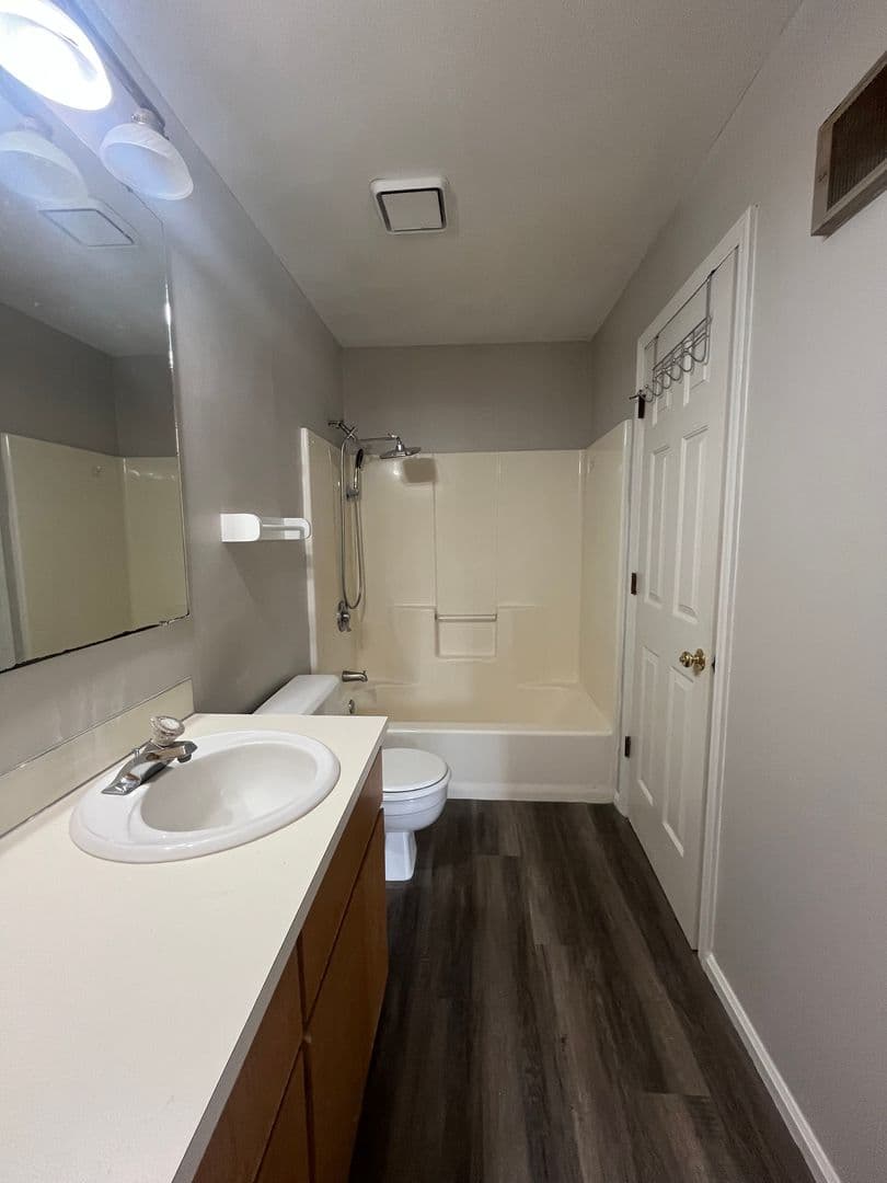 Springfield House: 6897 Thurston Rd