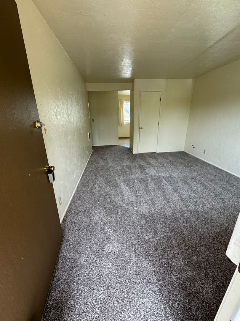 Eugene House: 325 W 14th Ave #4