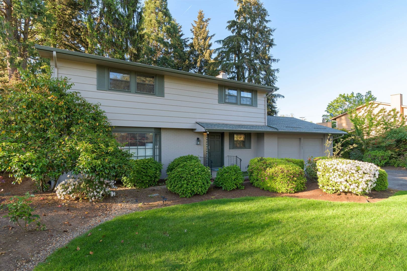 Eugene House: 1565 Flintridge Ave.