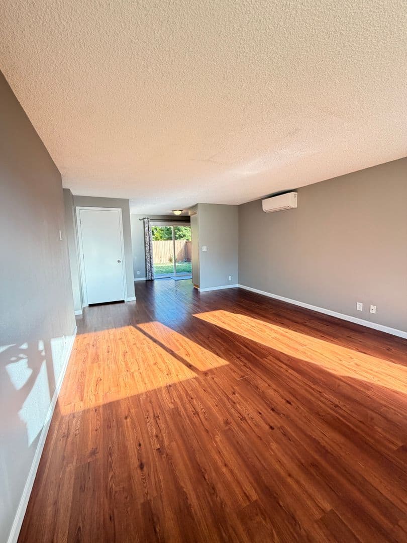 Springfield House: 4842 Elderberry Loop