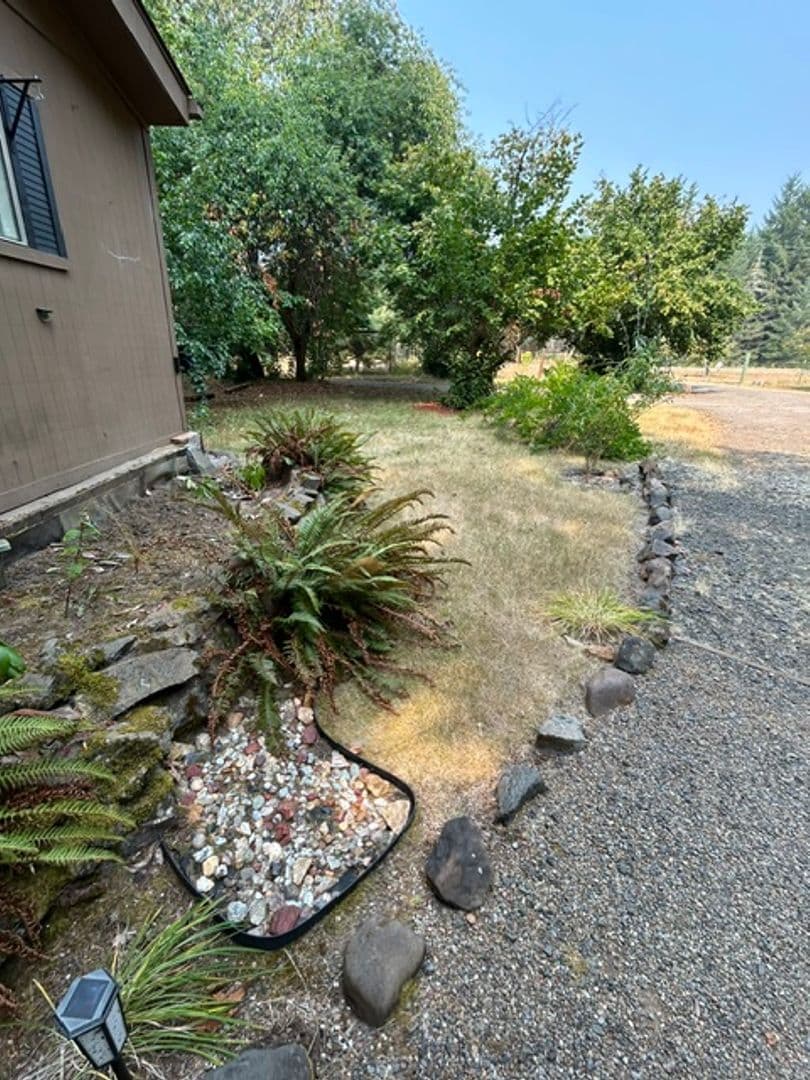 Marcola House: 93089 Marcola Rd