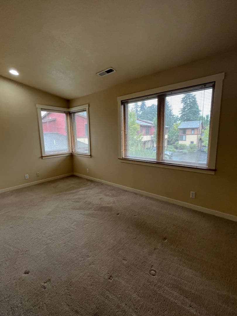 Eugene House: 1445 Perdue Loop