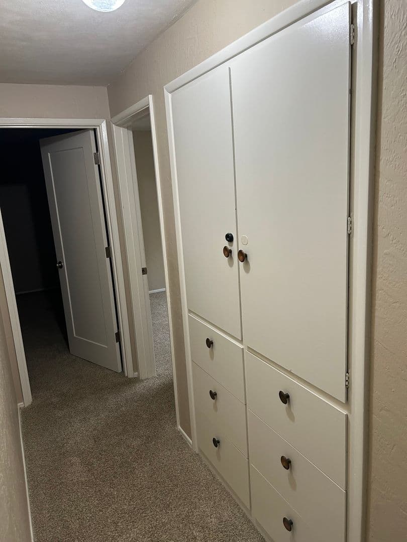 Eugene Apartment: 1945 Kincaid St.