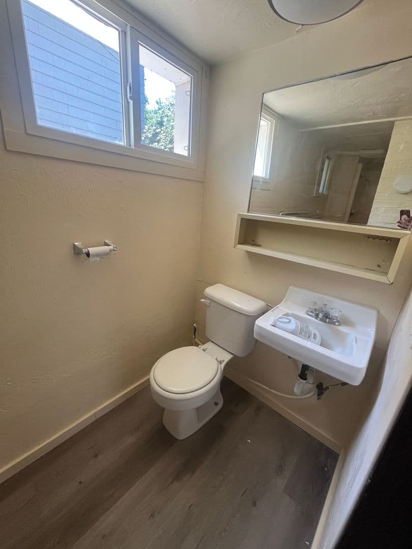 Eugene House: 430 W 12th #5