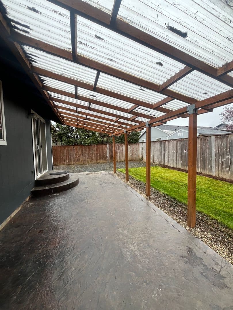 Cottage Grove House: 812 Arthur Ave
