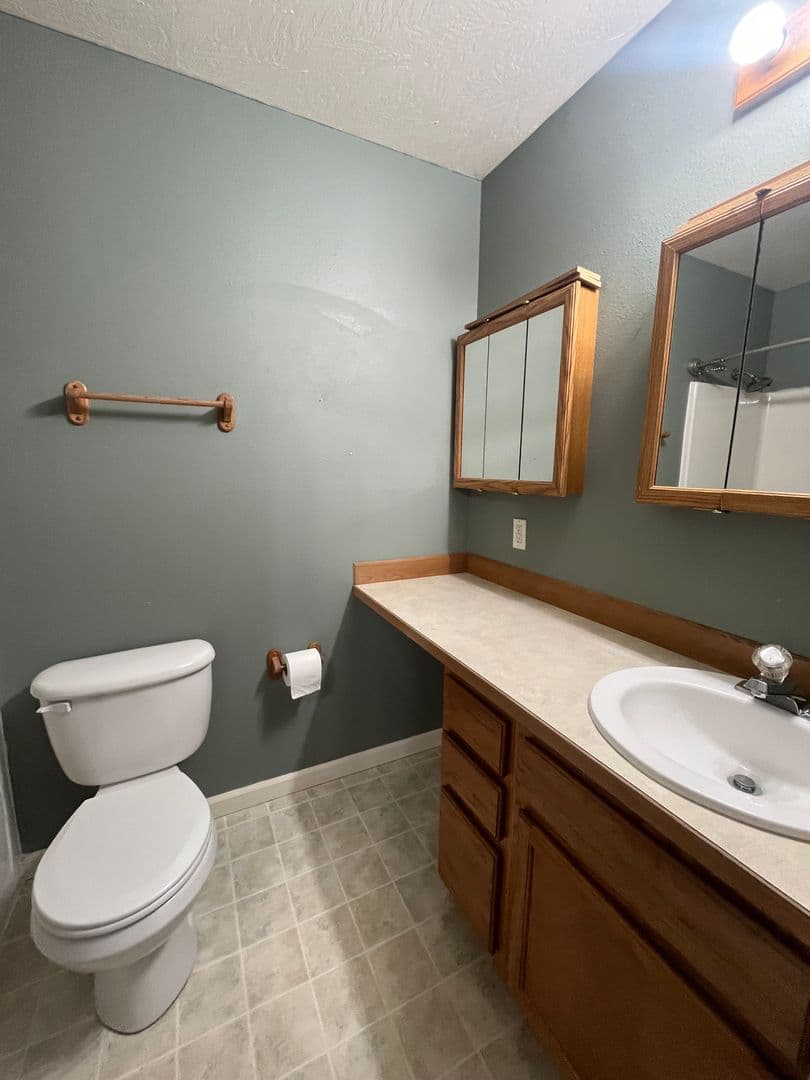 Cottage Grove House: 812 Arthur Ave