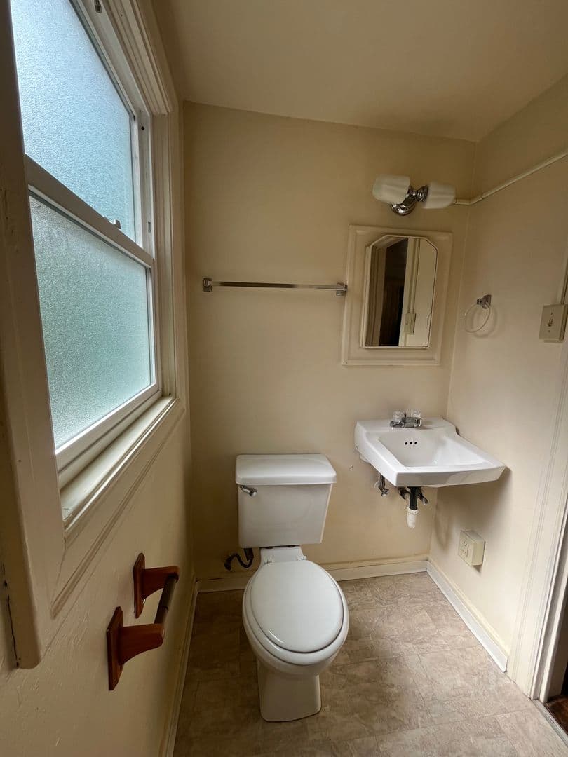 Eugene House: 430 W 12th #2
