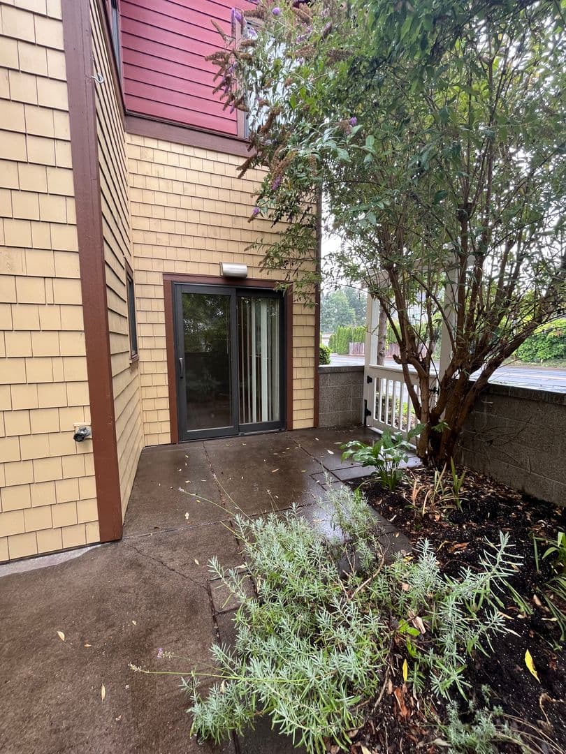 Eugene House: 1445 Perdue Loop