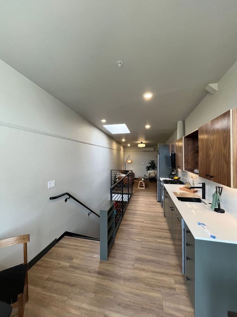 Springfield Apartment: 118 5th St.