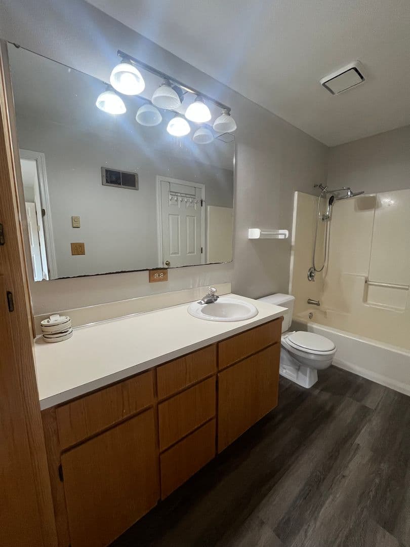 Springfield House: 6897 Thurston Rd