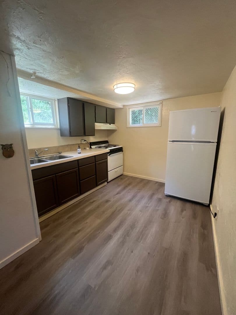 Eugene House: 430 W 12th #5
