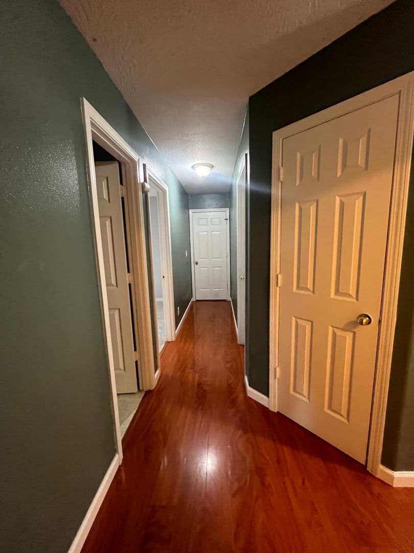 Cottage Grove House: 812 Arthur Ave
