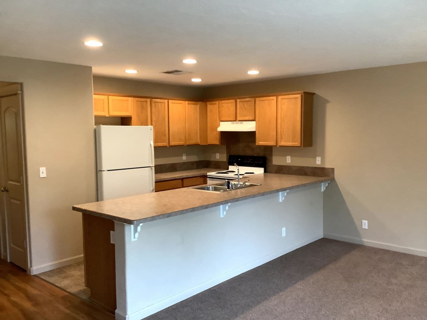 Lowell House: 25 W 4th St