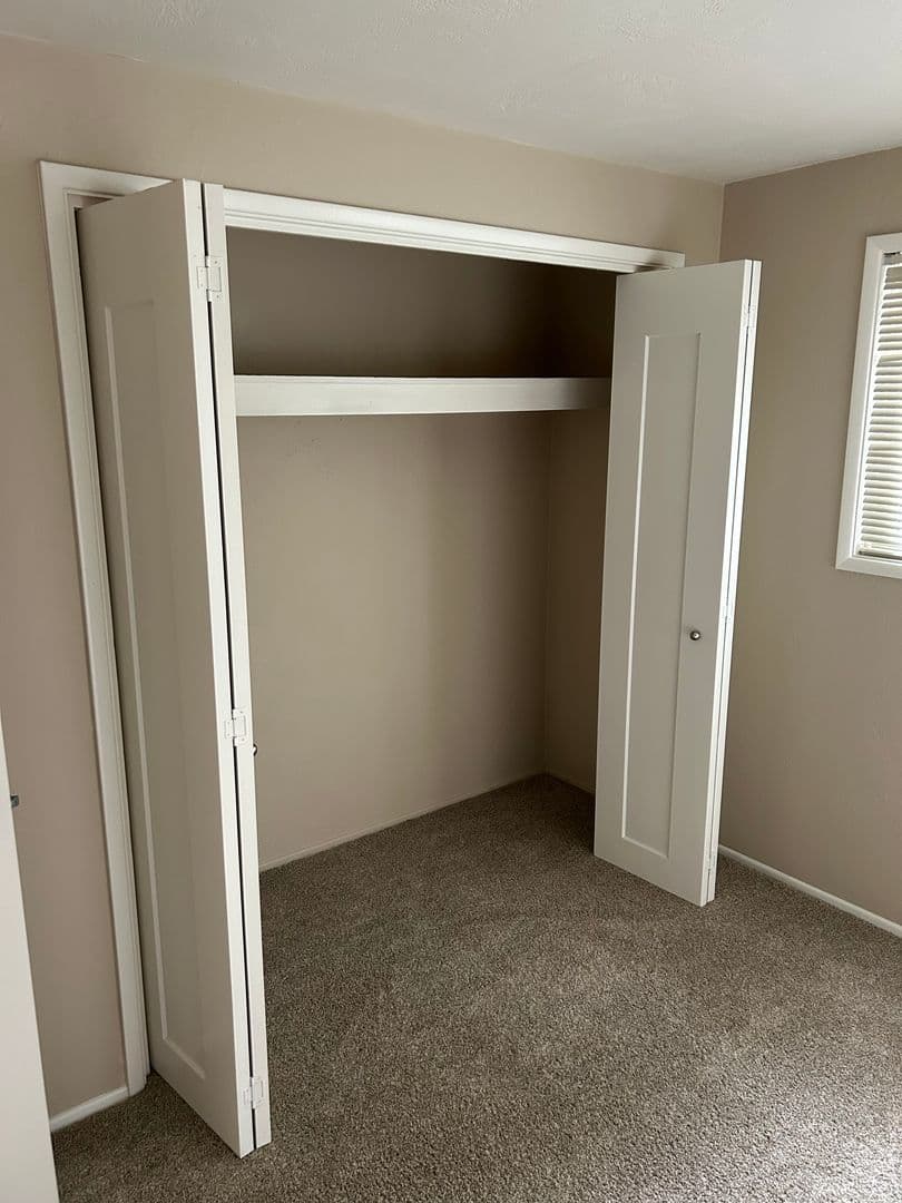 Eugene Apartment: 1945 Kincaid St.