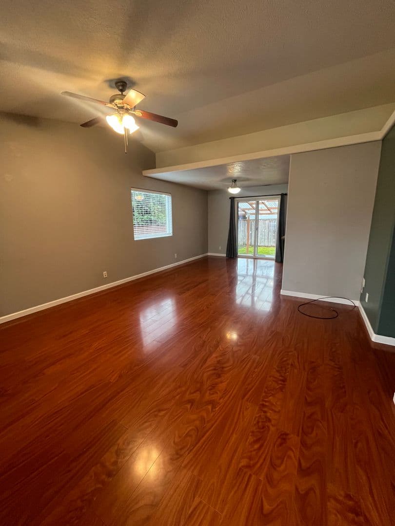 Cottage Grove House: 812 Arthur Ave