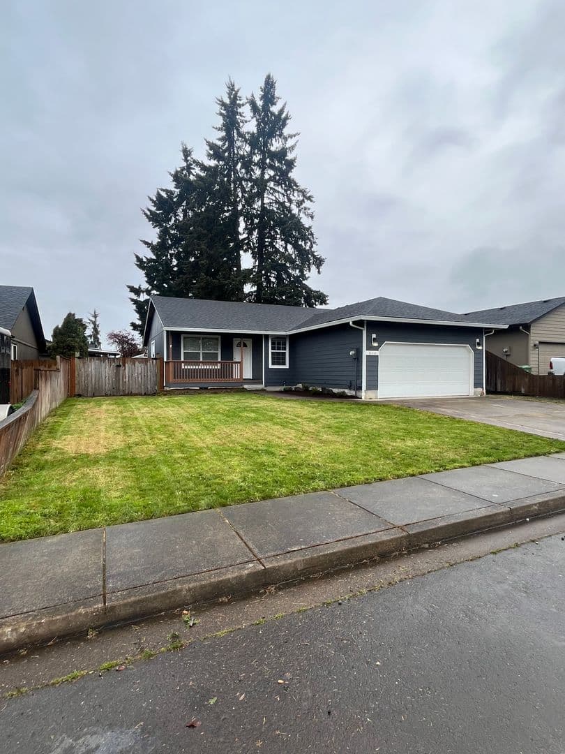 Cottage Grove House: 812 Arthur Ave