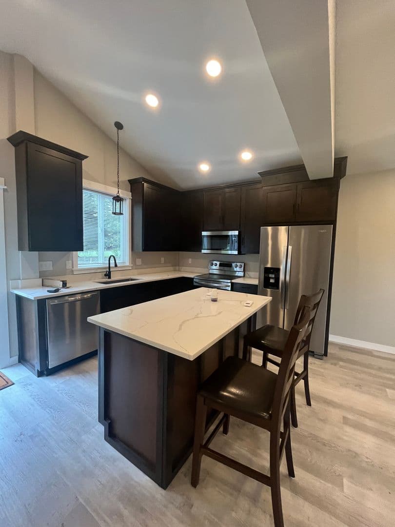 Eugene Apartment: 1625 River Loop 1