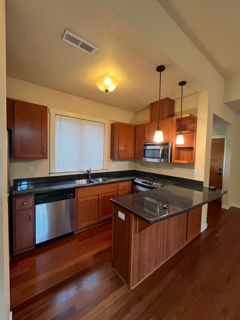 Eugene House: 1445 Perdue Loop