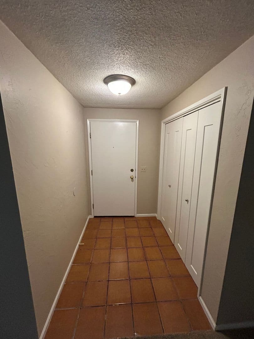 Eugene Apartment: 1945 Kincaid St.