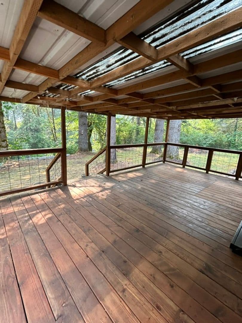 Marcola House: 93089 Marcola Rd
