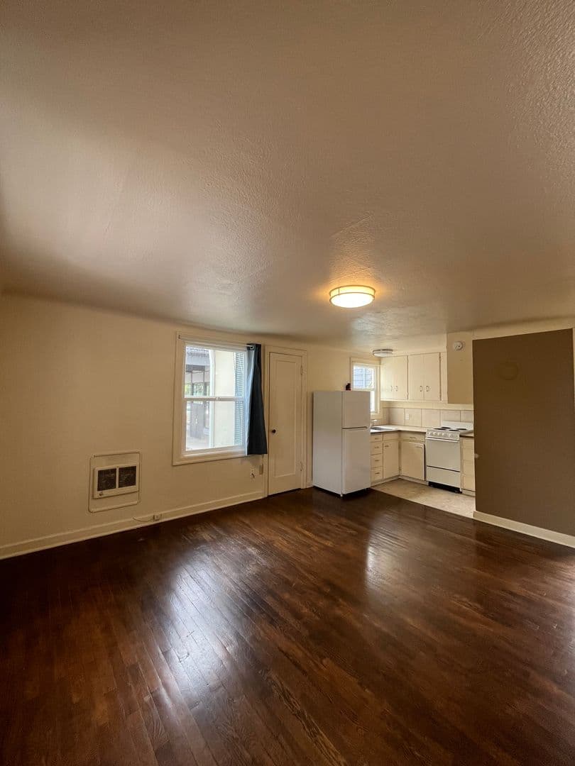 Eugene House: 430 W 12th #2
