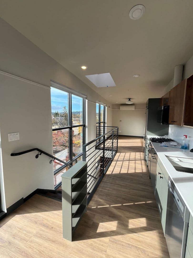 Springfield Apartment: 118 5th St.