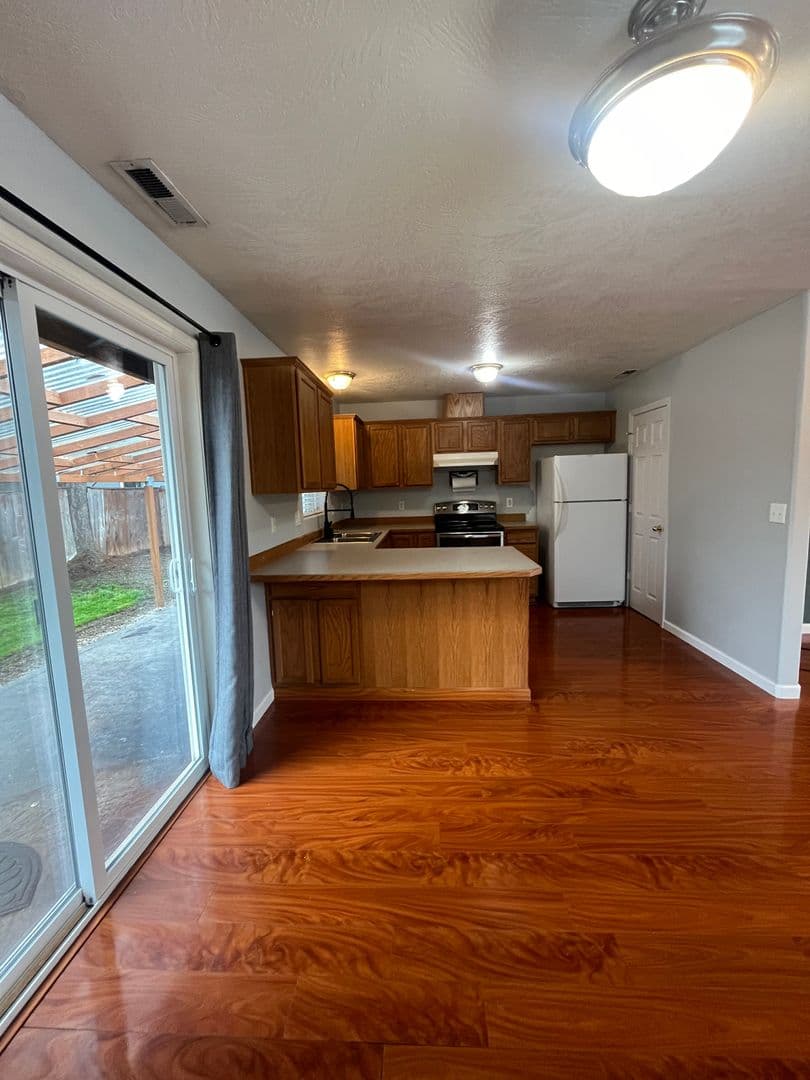 Cottage Grove House: 812 Arthur Ave