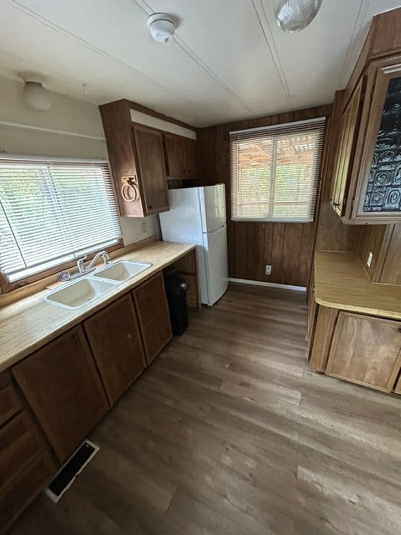 Marcola House: 93089 Marcola Rd