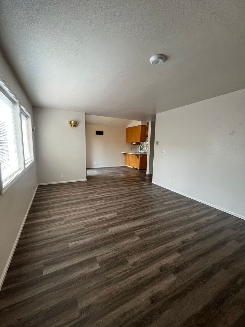 Springfield House: 6897 Thurston Rd