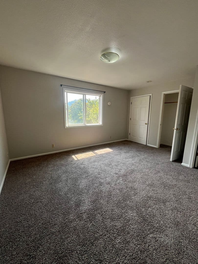 Springfield House: 6897 Thurston Rd