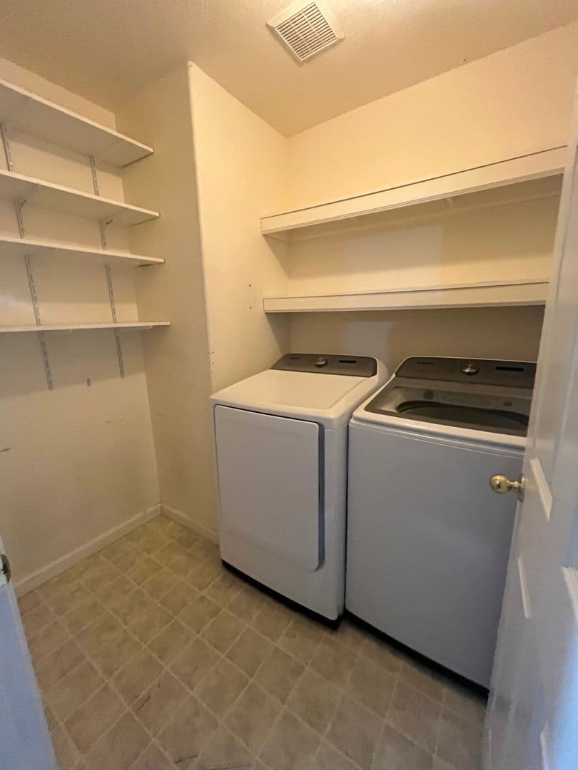 Cottage Grove House: 812 Arthur Ave