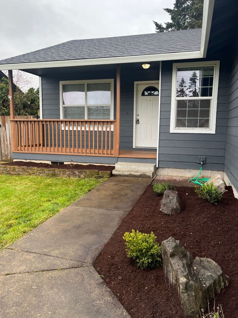 Cottage Grove House: 812 Arthur Ave