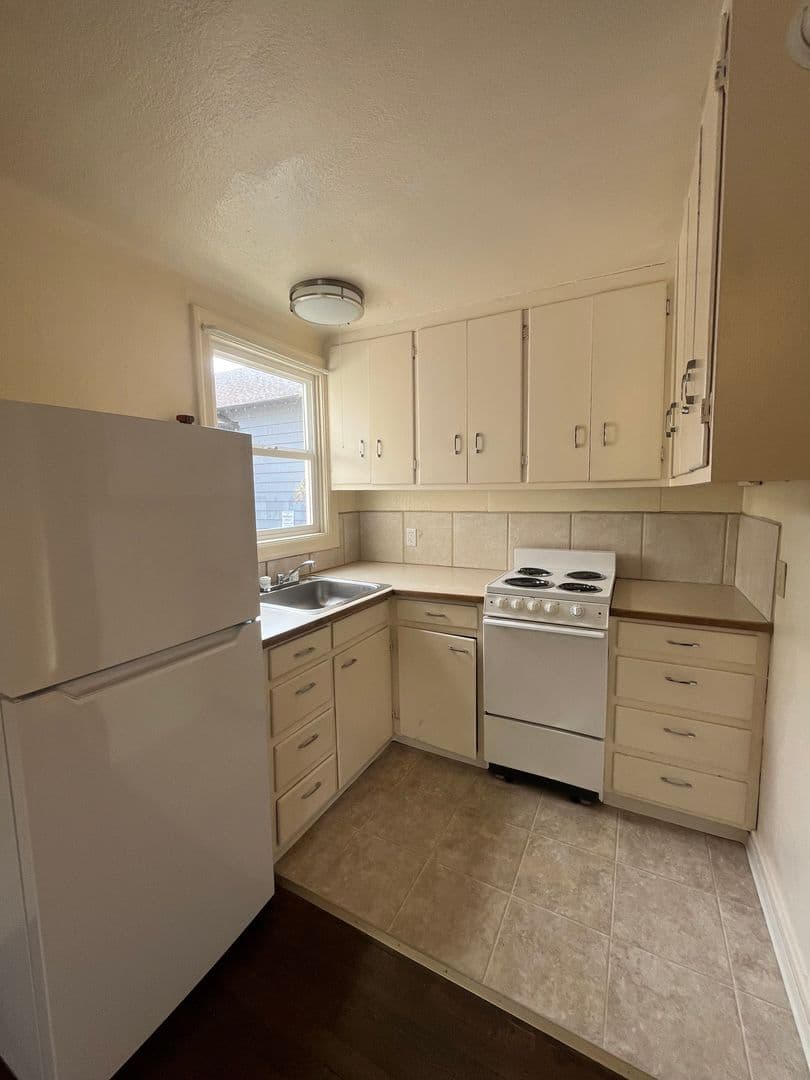Eugene House: 430 W 12th #2