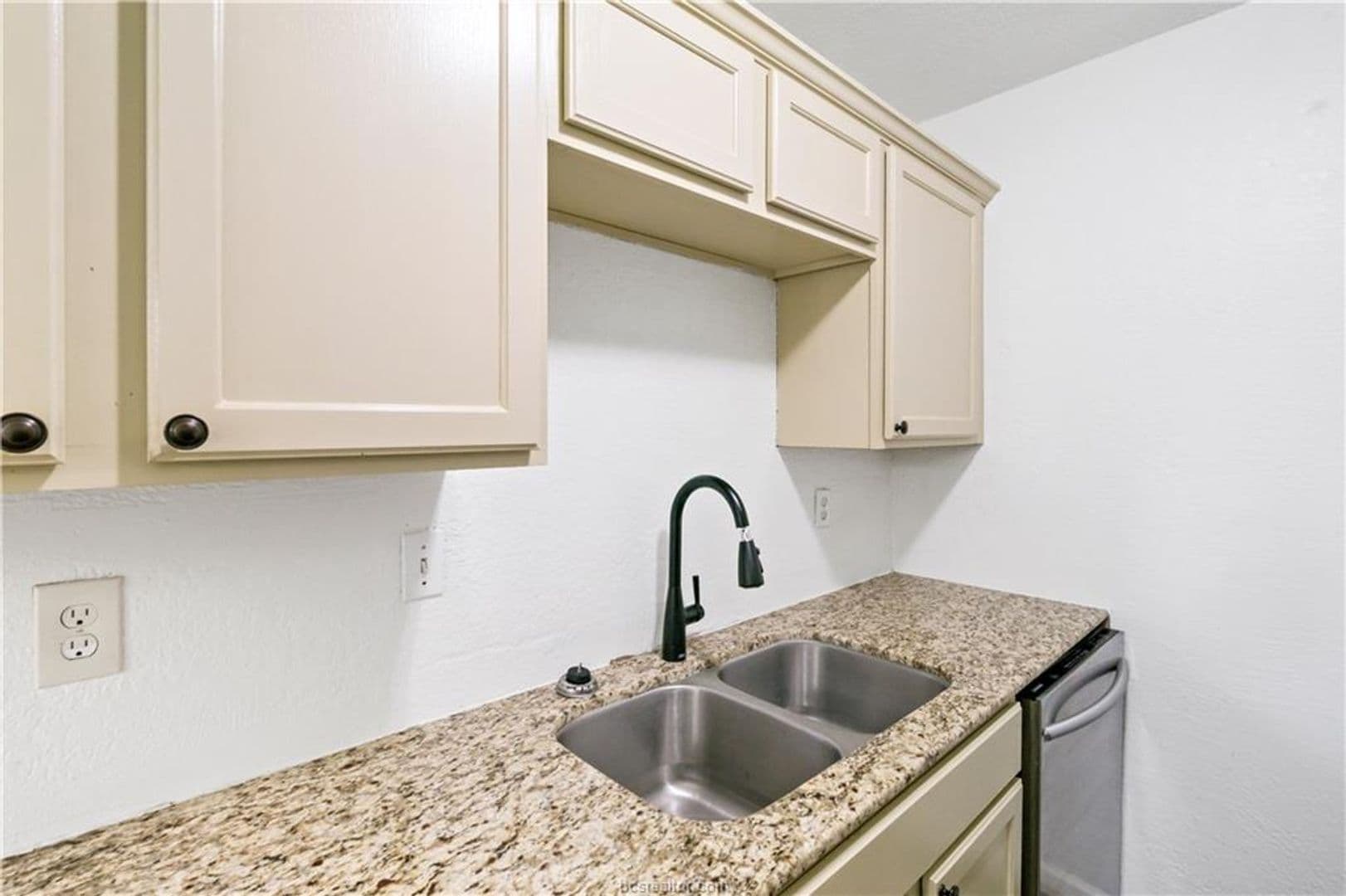College Station Apartment: 1503 Alpine Circle