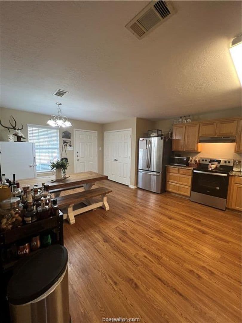 College Station Apartment: 11347 North Dowling Road