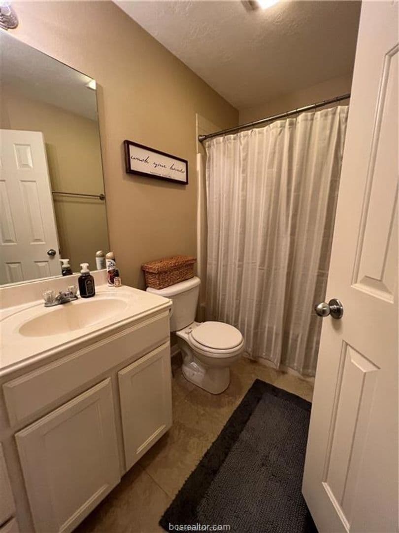 College Station Apartment: 11347 North Dowling Road