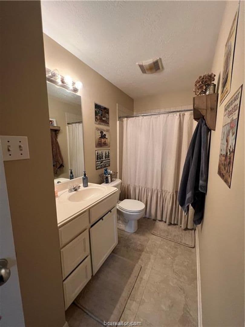 College Station Apartment: 11347 North Dowling Road