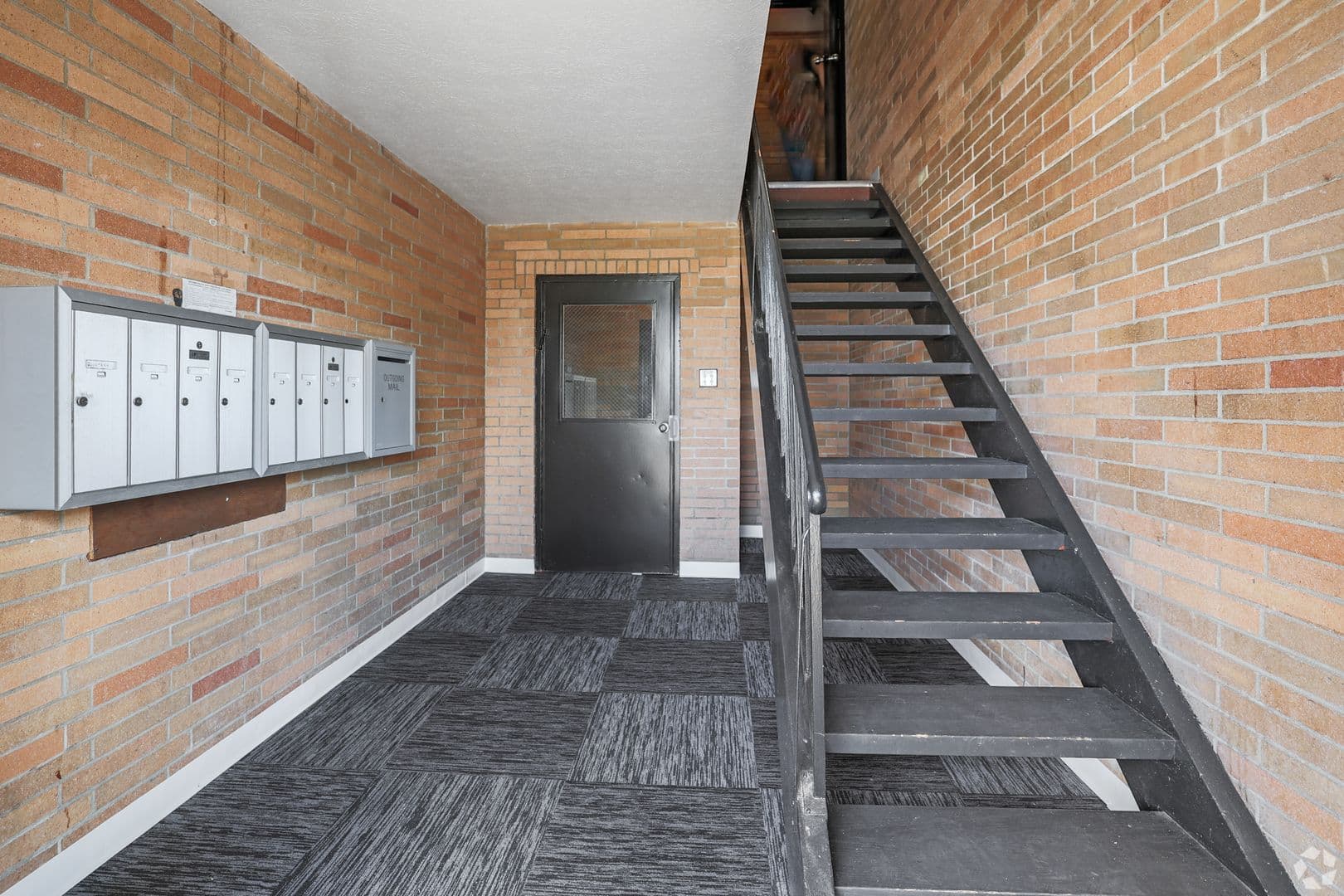 Brooklyn Apartment: 8257 Memphis Avenue